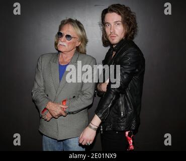 Exclusif - Christophe et Julien Dore posent à l'occasion du 50ème anniversaire de France Inter qui se tient à 'Gaite lyrique' à Paris, France, le 08 décembre 2013. Photo de Jerome Domine/ABACAPRESS.COM Banque D'Images