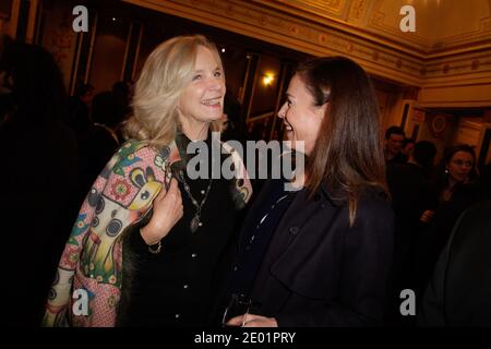 Marie-Christine Adam et Bénédicte Delmas participant au 20ème Prix du producteur Francais de télévision (Prix des producteurs de télévision française) qui s'est tenu au Théâtre Mogador à Paris, France, le 9 décembre 2013. Photo de Jerome Domine/ABACAPRESS.COM Banque D'Images