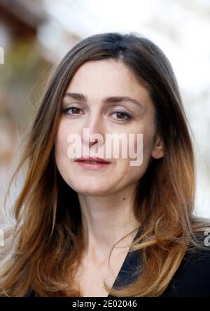 Exclusif - l'actrice française Julie Gayet pose pour des photos tout en faisant la promotion de son film l'Amour est un crime Parfait au 5ème Festival du film européen à les Arcs, France, le 18 décembre 2013. Photo de Patrick Bernard/ABACAPRESS.COM Banque D'Images