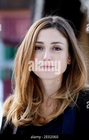 Exclusif - l'actrice française Julie Gayet pose pour des photos tout en faisant la promotion de son film l'Amour est un crime Parfait au 5ème Festival du film européen à les Arcs, France, le 18 décembre 2013. Photo de Patrick Bernard/ABACAPRESS.COM Banque D'Images