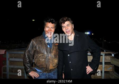 Igor et Grichka Bogdanoff lors de l'inauguration de la patinoire temporaire à Trocadéro, France, le 19 décembre 2013. Photo de Thierry Plessis/ABACAPRESS.COM Banque D'Images