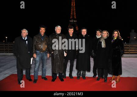 Igor et Grichka Bogdanoff et Claude Goasguen lors de l'inauguration de la patinoire temporaire à Trocadéro, France, le 19 décembre 2013. Photo de Thierry Plessis/ABACAPRESS.COM Banque D'Images