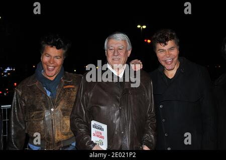 Igor et Grichka Bogdanoff et Claude Goasguen lors de l'inauguration de la patinoire temporaire à Trocadéro, France, le 19 décembre 2013. Photo de Thierry Plessis/ABACAPRESS.COM Banque D'Images