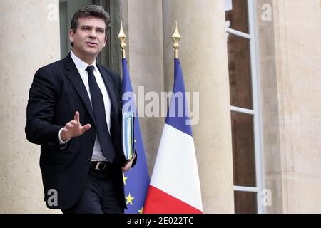 Le ministre français du renouveau industriel Arnaud Montebourg quitte le palais présidentiel de l'Elysée après la réunion hebdomadaire du cabinet, à Paris, en France, le 23 décembre 2013. Photo de Stephane Lemouton/ABACAPRESS.COM Banque D'Images