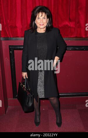 Anne Sinclair assiste au spectacle de l'homme le dernier de Guy Bedos 'la der des der' qui s'est tenu à la salle de concert Olympia à Paris, France, le 23 décembre 2013. Photo de Audrey Poree/ABACAPRESS.COM Banque D'Images