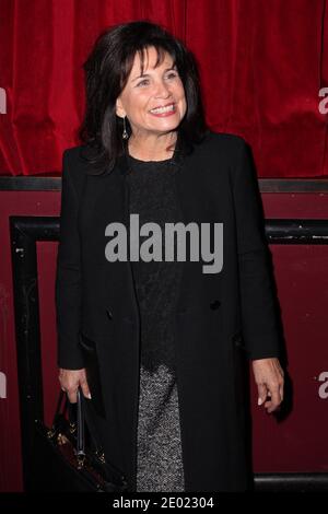 Anne Sinclair assiste au spectacle de l'homme le dernier de Guy Bedos 'la der des der' qui s'est tenu à la salle de concert Olympia à Paris, France, le 23 décembre 2013. Photo de Audrey Poree/ABACAPRESS.COM Banque D'Images