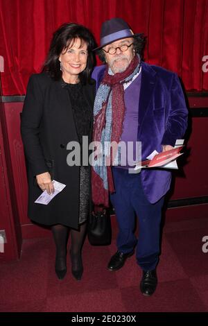 Anne Sinclair et Jean-Michel Ribes assistent au spectacle de l'homme le dernier de Guy Bedos 'la der des der' qui s'est tenu à la salle de concert Olympia à Paris, France, le 23 décembre 2013. Photo de Audrey Poree/ABACAPRESS.COM Banque D'Images