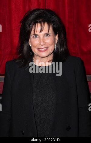 Anne Sinclair assiste au spectacle de l'homme le dernier de Guy Bedos 'la der des der' qui s'est tenu à la salle de concert Olympia à Paris, France, le 23 décembre 2013. Photo de Audrey Poree/ABACAPRESS.COM Banque D'Images