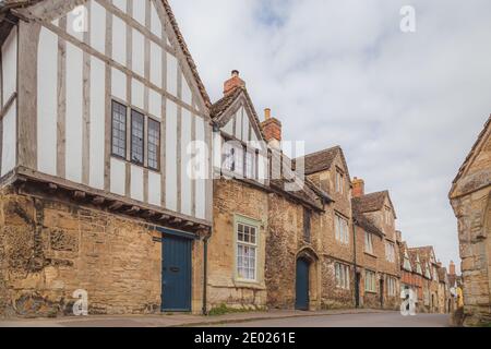 Le village historique et bien conservé de Lacock, dans le comté de Wiltshire, est un arrêt touristique populaire. Banque D'Images