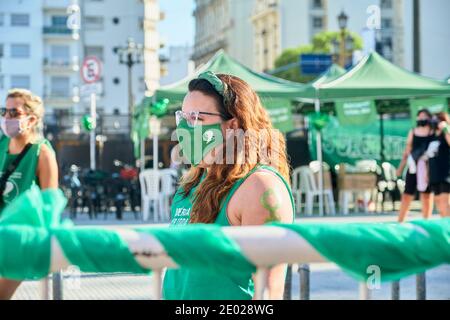 Buenos Aires, Argentine; 10 décembre 2020: Rassemblement féministe devant le Congrès national en faveur de la loi juridique, sûre et libre sur l'avortement. Démonstration Banque D'Images