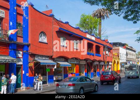 Bâtiments historiques sur Parque Centenario et Felipe Carrillo Puerto Street dans le centre historique de Coyoacan, Mexico CDMX, Mexique. Banque D'Images