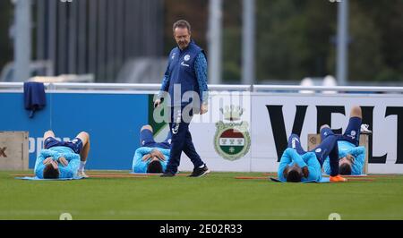 Ville de Gelsenkirchen, Allemagne. 1er octobre 2020. Firo: 30.09.2020, ballon de football, 1er Bundesliga, saison 2020/2021, FC Schalke 04, entraînement Dr. ANDREAS SCHLUMBERGER | utilisation dans le monde crédit : dpa/Alay Live News Banque D'Images