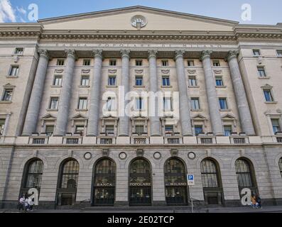 Milan, Lombardie, Italie - 04.10.2020 - gros plan de Banca popolare di Milano, façade principale, sur la place Filippo Meda, en une journée ensoleillée d'octobre Banque D'Images