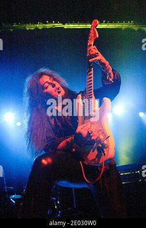 Yngwie Malmsteen se produit en direct lors de la tournée mondiale « Unleve the Fury » 2006 au théâtre Enmore de Sydney, en Australie, le 15 novembre 2006. Banque D'Images