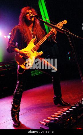 Yngwie Malmsteen se produit en direct lors de la tournée mondiale « Unleve the Fury » 2006 au théâtre Enmore de Sydney, en Australie, le 15 novembre 2006. Banque D'Images