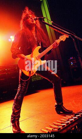 Yngwie Malmsteen se produit en direct lors de la tournée mondiale « Unleve the Fury » 2006 au théâtre Enmore de Sydney, en Australie, le 15 novembre 2006. Banque D'Images