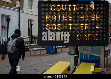 Southend on Sea, Essex, Royaume-Uni. 29 décembre 2020. Southend-on-Sea a maintenant été désigné comme l'un des foyers de coronavirus du Royaume-Uni en raison du taux d'infection actuel. Dans la semaine qui a précédé le 23 décembre, Southend-on-Sea a vu 1,896 nouveaux cas de virus confirmés et a maintenant un taux d'infection de 1,035.4 pour 100,000 personnes - un bond de 699 la semaine précédente, faisant de la ville la huitième zone la plus touchée dans le pays. Avec Essex au niveau 4, de nombreuses entreprises sont fermées. Les autorités locales d’Essex ont déclaré un «incident de type Major» Banque D'Images