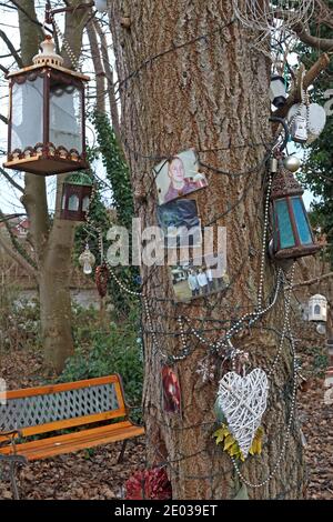 Sanctuaire jardin mémorial suicide, Latchford Locks, Latchford, Thelwall Lane, Warrington, Cheshire, Angleterre, Royaume-Uni Banque D'Images