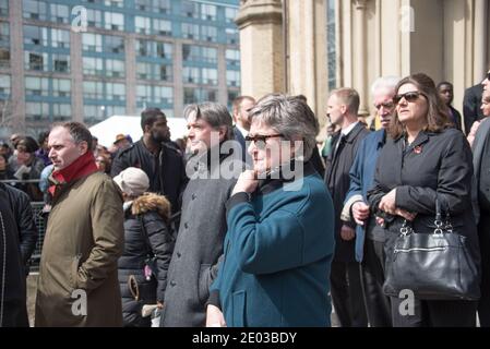 Janet Davis Conseillère quartier 31 départ de la cathédrale St. James après les funérailles de Rob Ford, Toronto, Canada, mars 2016 Banque D'Images