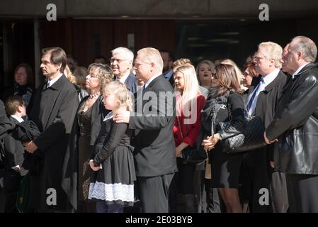 La famille Ford à l'extérieur de l'hôtel de ville pendant les funérailles de Rob Ford, ancien maire de Toronto. La procession a marché de l'hôtel de ville au chat de Saint-James Banque D'Images