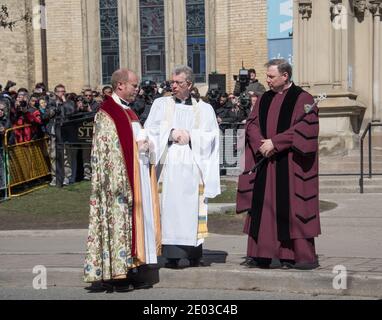 Le révérend Andrew Asbil, évêque anglican, pendant les funérailles de Rob Ford, Toronto, Canada-mars 2016 Banque D'Images