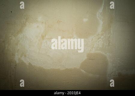 enduit humide rugueux appliqué sur le mur. Banque D'Images