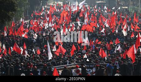 Katmandou, Bagmati, Népal. 29 décembre 2020. Les militants communistes manifestent contre la dissolution du Parlement du pays à Katmandou, au Népal. Crédit : Sunil Sharma/ZUMA Wire/Alay Live News Banque D'Images