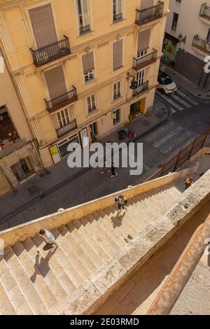 Valence, Espagne. 11 octobre 2020 : escalier d'accès. Tours quart, ou tours Cuarte. XV siècle. Rue à l'arrière Banque D'Images