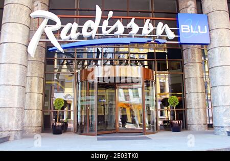 KIEV, UKRAINE - 26 AVRIL 2015: Radisson Blu Hotel Kyiv Podil est situé dans le quartier historique de la ville - Podil Banque D'Images