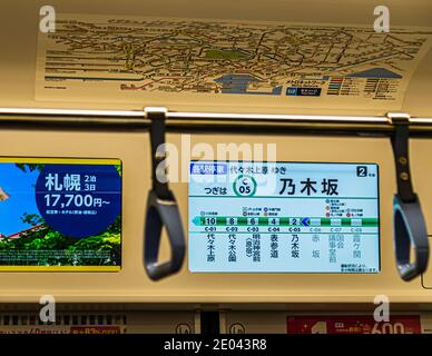 Affichage du moniteur dans le métro de Tokyo Underground, Japon Banque D'Images