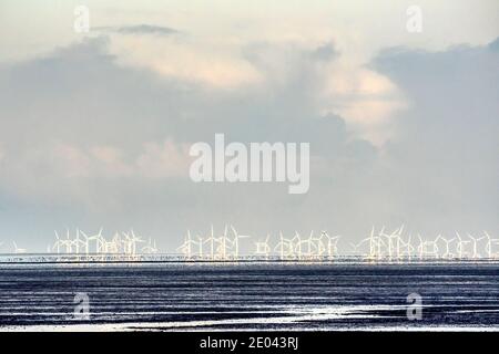 La ferme éolienne Lynn et Inner Dowsing à l'embouchure de Washington. Vue de la côte de Norfolk. Banque D'Images