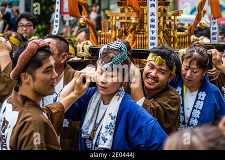 Omikoshi Nezu Shrine Festival à Tokyo Banque D'Images