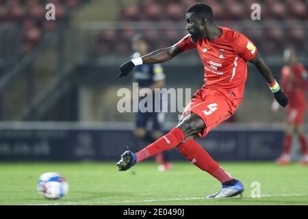 Londres, Royaume-Uni. 29 décembre 2020. Ousseynou Cisse de Leyton Orient pendant le match Sky Bet League 2 au Breyer Group Stadium, Londres photo par Ben Peters/Focus Images/Sipa USA 29/12/2020 crédit: SIPA USA/Alay Live News Banque D'Images