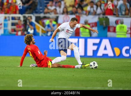 KALININGRAD, RUSSIE 28 juin 2018 Marouane Fellaini (L) de Belgique contre Phil Jones d'Angleterre lors de la coupe du monde de la FIFA 2018 Russie groupe G match entre Banque D'Images