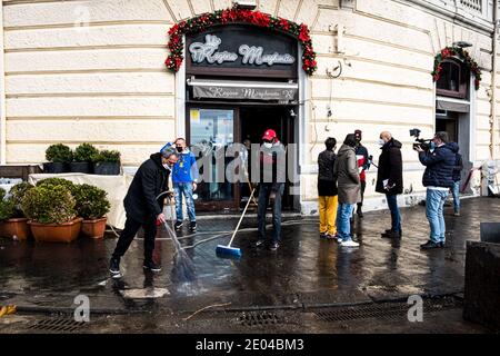 Naples, Italie. 29 décembre 2020. Danni della mareggiata sul lungomare di Napoli durante Mareggiata Lungomare, News in Naples, Italia, 29 diciembre 2020 crédit: Independent photo Agency/Alay Live News Banque D'Images