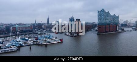 Vue panoramique sur le port de Hambourg Banque D'Images