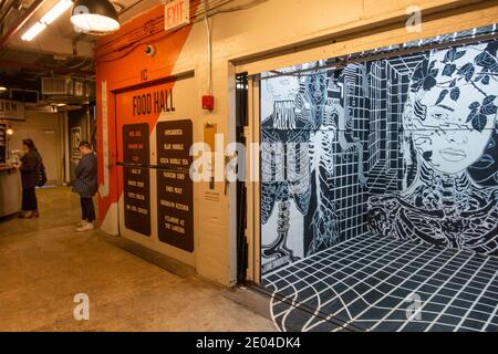 Industry City Food Hall et ascenseur peint à Sunset Park Brooklyn, New York Banque D'Images