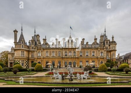 Waddesdon Manor est une maison de campagne située dans le village de Waddesdon, dans le Buckinghamshire, en Angleterre. Banque D'Images