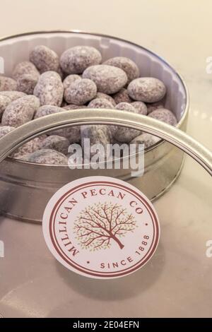 Boîte de lamillican Pecan Co. Chocolat Toffee pacanes, États-Unis Banque D'Images