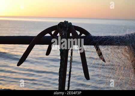 Ancre et lever du soleil sur la côte nord-est - Filey - ROYAUME-UNI Banque D'Images