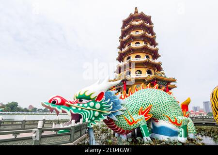 Le Dragon et Tigre de pagodes à Kaohsiung, Taiwan Banque D'Images