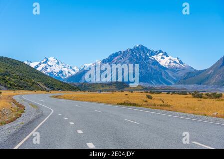 Aoraki / Mt. Cuisinier vu d'une route en Nouvelle-Zélande Banque D'Images