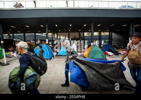 BUDAPEST - SEPTEMBRE 4 : camp de réfugiés de guerre à la gare Keleti le 4 septembre 2015 à Budapest, Hongrie. Les réfugiés arrivent constamment Banque D'Images