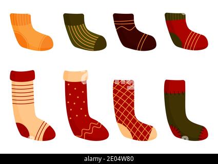 Ensemble de chaussettes de Noël plates colorées. Vêtements d'hiver chauds et confortables. Bas de Noël traditionnel rétro à rayures. Heure de l'hygge, accessoire mignon de vacances. Bonneterie de style dessin animé. Isolé sur une illustration vectorielle blanche Illustration de Vecteur