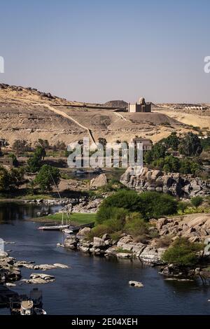 Assouan Égypte. Riveuse du Nil, vieille catarct, feluka . Banque D'Images
