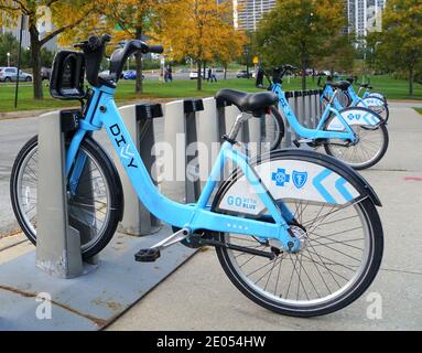 Chicago, Illinois, États-Unis - 13 octobre 2018 - location de vélos à la gare pour se déplacer dans la ville Banque D'Images