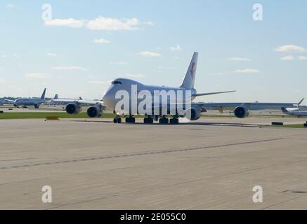 Chicago, Illinois, États-Unis - 14 octobre 2018 - China Cargo plane sur la piste de l'aéroport O'Hare, prête pour le décollage Banque D'Images