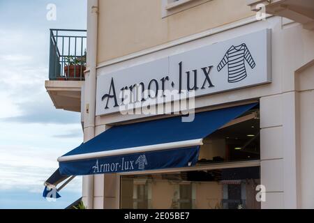 Biarritz, France - 23 décembre 2020 : vue extérieure du panneau du magasin Armor-Lux à Biarritz Banque D'Images