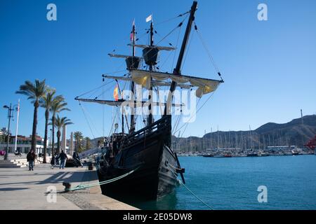 Bateau pirate amarra dans la marina de Cartagena, Murcia, Espagne Banque D'Images