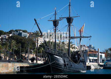 Bateau pirate amarra dans la marina de Cartagena, Murcia, Espagne Banque D'Images